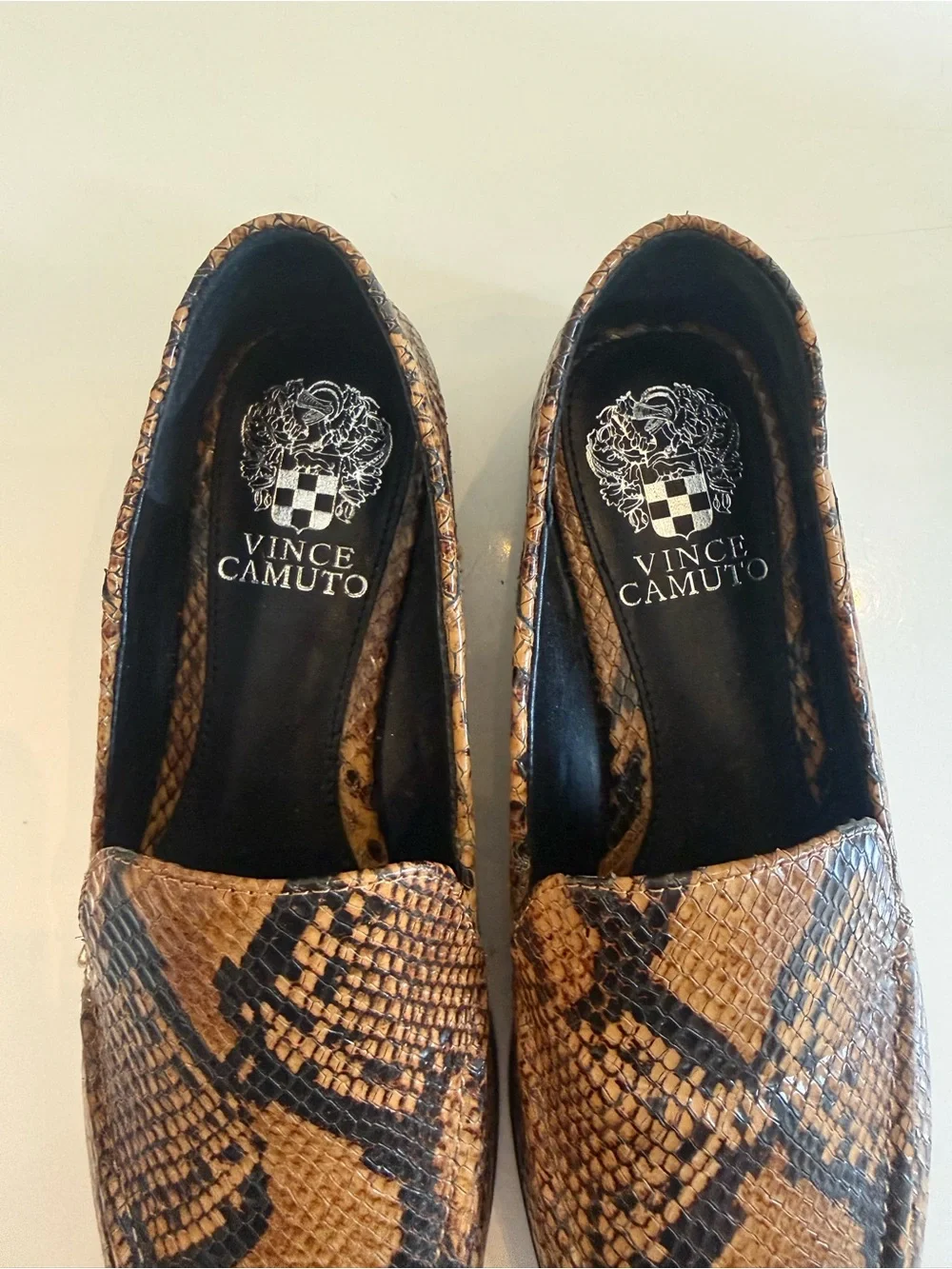 NEW Vince Camuto Jendeya 2 Snake Embossed Brown Black Loafers Flats size 7